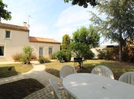 Hotel Foto: Gîte Chemillé-en-Anjou-Chemillé-Melay, 4 pièces, 6 personnes - FR-1-622-8