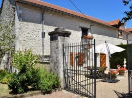 صور الفندق: Gîte La Tour-Saint-Gelin, 2 pièces, 2 personnes - FR-1-381-24