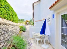 Charming apartment in Kampor with private garden - 28 m², ξενοδοχείο σε Kampor