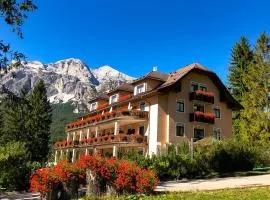 Boutique Hotel Villa Blu Cortina D'Ampezzo, hotel in Cortina dʼAmpezzo