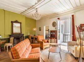 Фотография гостиницы: Dame de Coeur - Appartement spacieux en plein centre historique