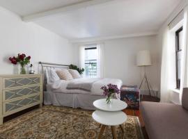 Фотографія готелю: Cozy bright studio - Soho/Greenwich Village - 30+Days Only