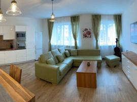 ホテル写真: Newly renovated 2 rooms apartment downtown Nitra