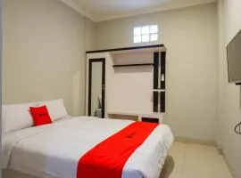RedDoorz Plus near Jogja City Mall 5