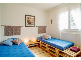 Hotel kuvat: Chambre soignée et accueillante à la campagne - Ch bleue