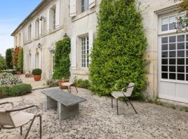 ホテル写真: Maison de 4 chambres avec jardin et wifi a Julienne