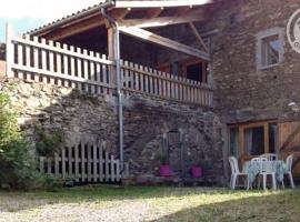 Hotel fotografie: Gîte La Terrasse-sur-Dorlay, 6 pièces, 13 personnes - FR-1-496-72