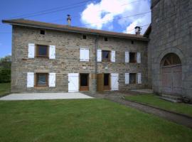 Foto di Hotel: Gîte La Chambonie, 3 pièces, 4 personnes - FR-1-496-198