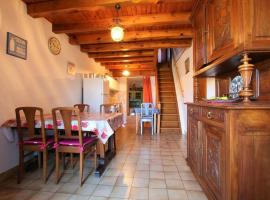 Hotel Foto: Gîte Lantriac, 3 pièces, 4 personnes - FR-1-582-141