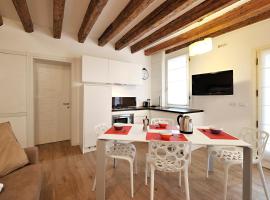 Фотографія готелю: Sestiere di San Polo Apartment Sleeps 6 Air Con