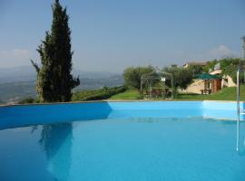 Hotel kuvat: San Floriano-Olmi Villa Sleeps 6 Pool WiFi