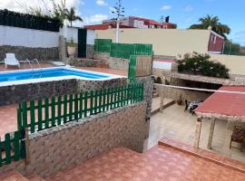 ホテル写真: Villa en la ciudad con piscina y barbacoa 10 pax