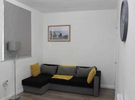 Foto di Hotel: Newly Refurbished 3 Bed 2.5 Bath House in Staines