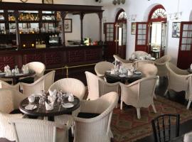 होटल की एक तस्वीर: Royal Bar & Hotel