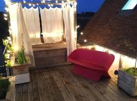 A picture of the hotel: La Terrasse du Chevalier d'Eon - Loft à TONNERRE