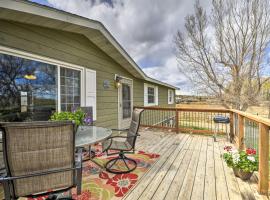 Cozy Cody House Less Than 10 Mi to Buffalo Bill Center!, hotel in Cody