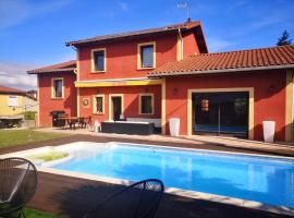 صور الفندق: VILLA AVEC PISCINE à 15 min de LYON