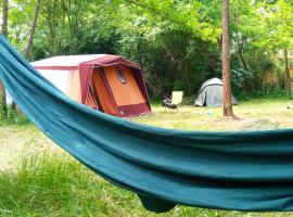 Different Belgrade camping, khách sạn ở Vrčin