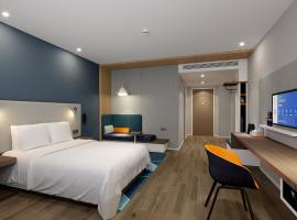 Holiday Inn Express Chongqing Airport Zone by IHG, отель в Чунцине