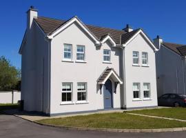 Zdjęcie hotelu: Four Bedroom House in Malin Town , Inishowen.