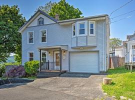 Hotel Foto: Updated Home with Patio Half Mile to West Point