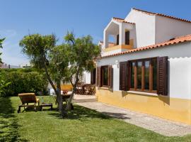 Hotel fotoğraf: ALTIDO 3-BR Cottage with Terrace and Garden in Colares