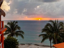 Hotel fotoğraf: BEST IN PARADISE!!! BEACHFRONT PENTHOUSE WITH PRIVATE ROOFTOP TERRACE!!!