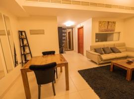 Hotel fotografie: Impeccable 1-Bed Apartment in Muscat