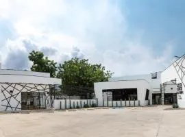 D' LA TORRE HOTEL