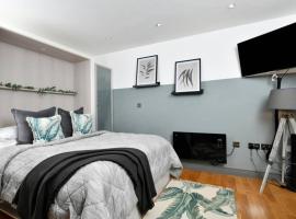 A picture of the hotel: Modern studio apartment in Leeds City Centre (LS1)