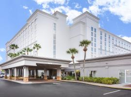 A picture of the hotel: Holiday Inn & Suites Across From Universal Orlando, an IHG Hotel