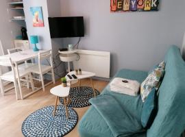 Photo de l’hôtel: Studio Caserne de Bonne Fully equipped City Center #J7