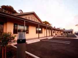 Sundowner Motel Hotel
