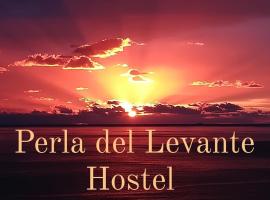 รูปภาพของโรงแรม: Perla del Levante Hostel