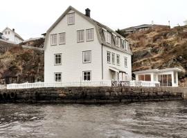 Foto di Hotel: Seaside apartment in unique location