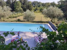 Хотел снимка: Gîte Gard 4-5 personnes Piscine et rivière