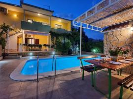 Hotel Photo: Beautiful villa - private heated pool, parking, BBQ near Split