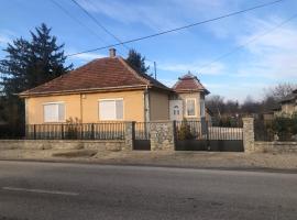 A picture of the hotel: Törpi Apartman