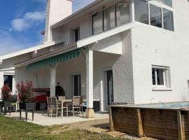 Hotel kuvat: 15min du lac Léman - Grande maison familiale 250m2