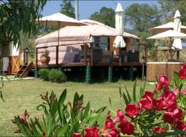 Hotel kuvat: Glamping Abruzzo - The Yurt