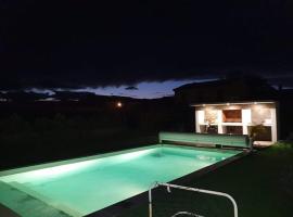 Fotos de Hotel: Villa avec piscine