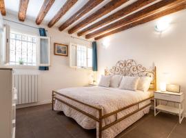 A picture of the hotel: San Giacomo pied-a-terre house