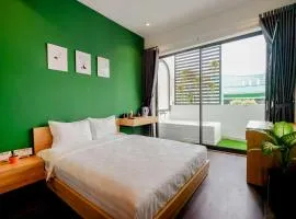 Lá Hotel Hàng Xanh