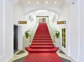 J5 Hotels Helvetie & La Brasserie, hotelli kohteessa Montreux
