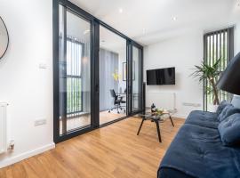 Hotel Photo: Modern Kingston Home close to Hampton Court Palace by UndertheDoormat