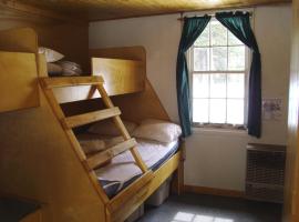 HI Mosquito Creek - Wilderness Hostel, ξενοδοχείο σε Lake Louise