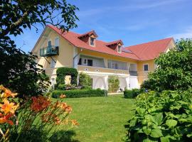 A picture of the hotel: Ferienhof Fenzl