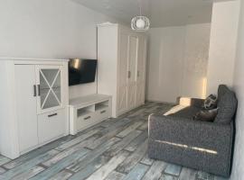 Квартира в новострое, hotel in Odesa