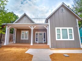 ホテル写真: Brand New Remodeled 3BR2BA House Near Downtown