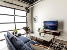 Hotel Photo: Amazing 1BR Loft Located Downtown